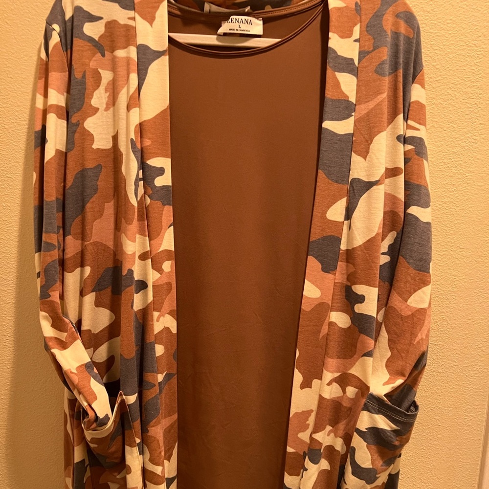 NWT woman’s Zenana sleeveless Large tank top and Large Camo cardigan  pockets.